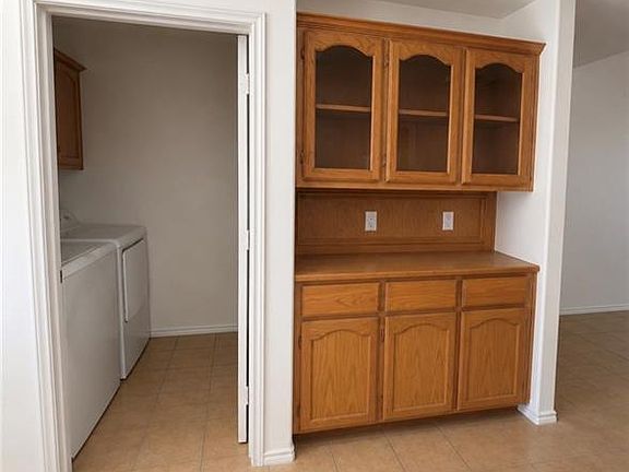5th image of 2508 Cervantes Ave