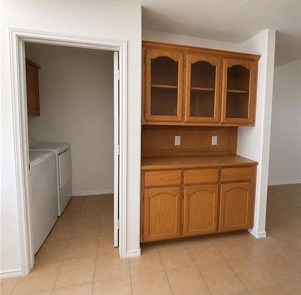 2508 Cervantes Ave — Photo 5