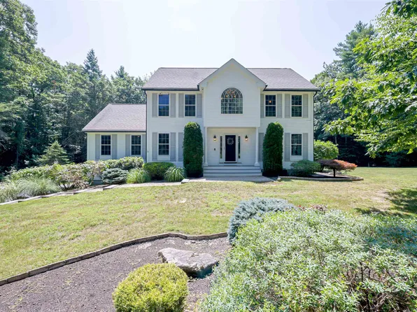 14 Meadow Brook Crossing, Sandown, NH 03873