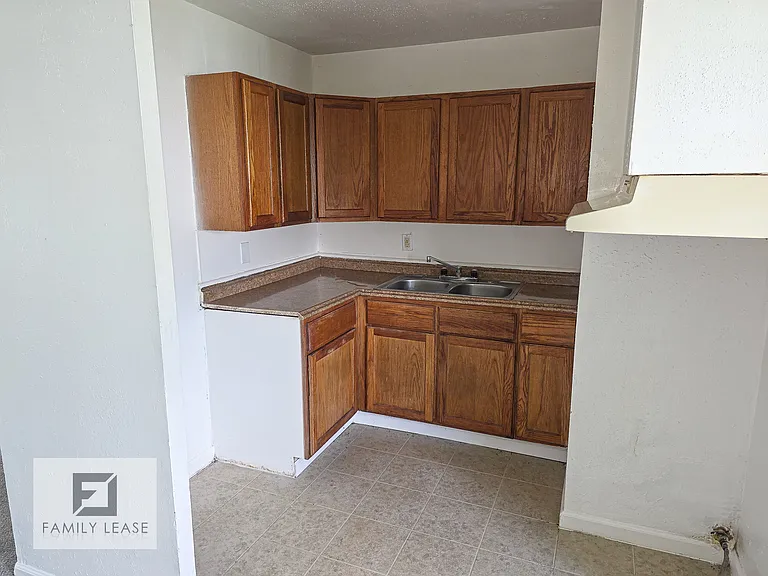 825 Saint Monica Dr — Photo 7