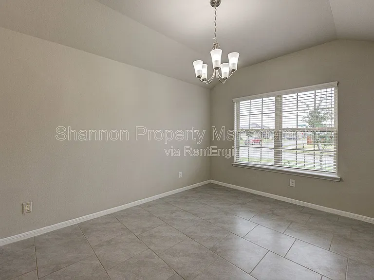 8002 Carillon Way — Photo 4