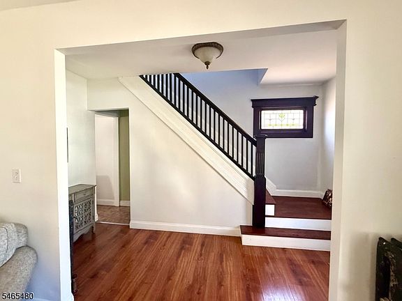 4th image of 58 Evergreen Ave