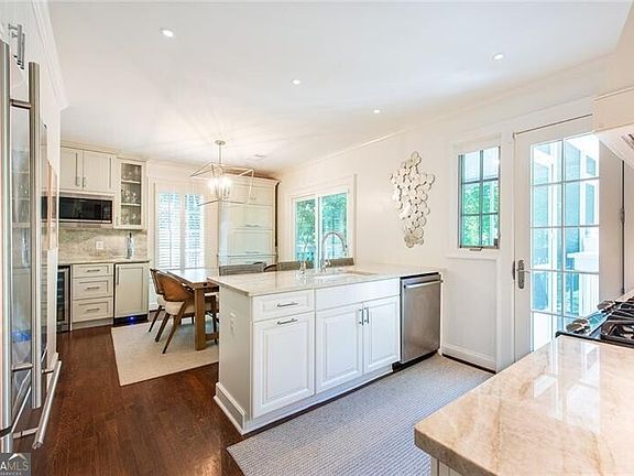 3rd image of 1880 Greystone Rd NW