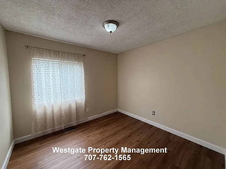 1729 Kearny St — Photo 12
