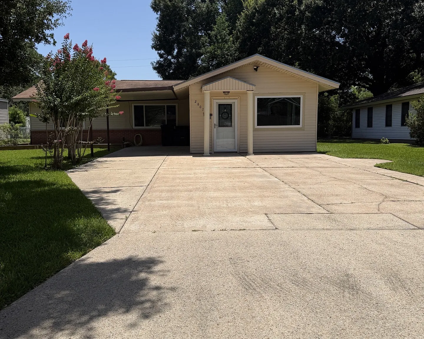 3 bed, 1858 sqft, $2,100 — Photo 2