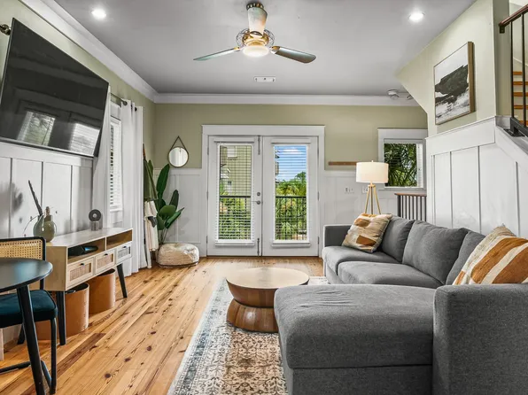 280 Pirates Landing Dr, Carrabelle, FL 32322