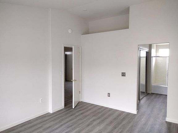 5th image of 490 Danna Ct