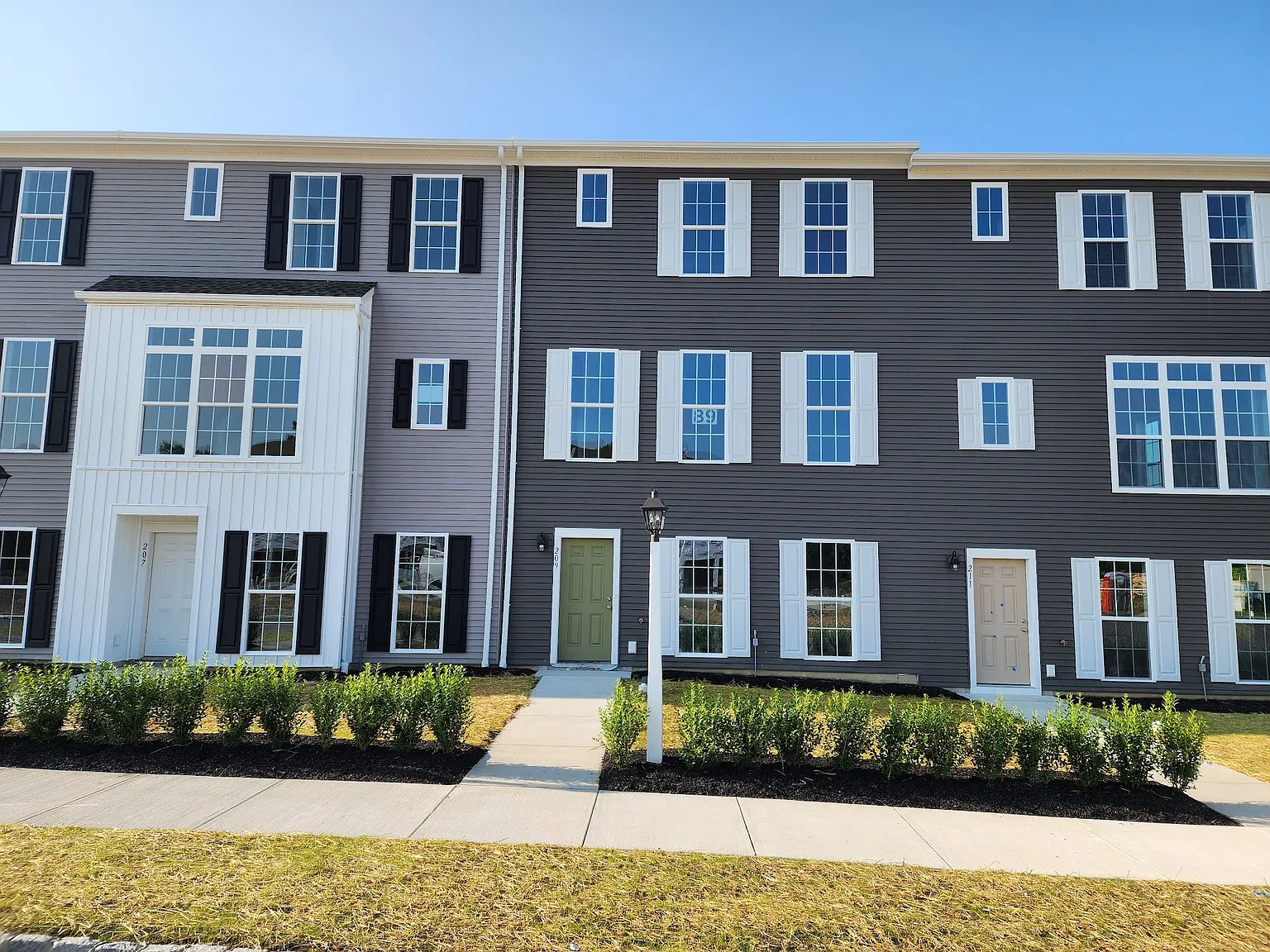 3 bed, 2.5 bath, 1764 sqft, $3,250 — Photo 4