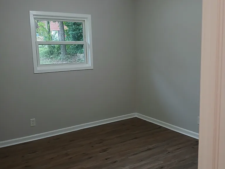 821 Englewood Dr — Photo 11