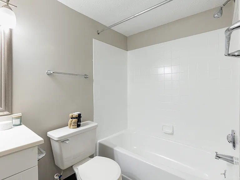 Emerson Village Apartments — Photo 25