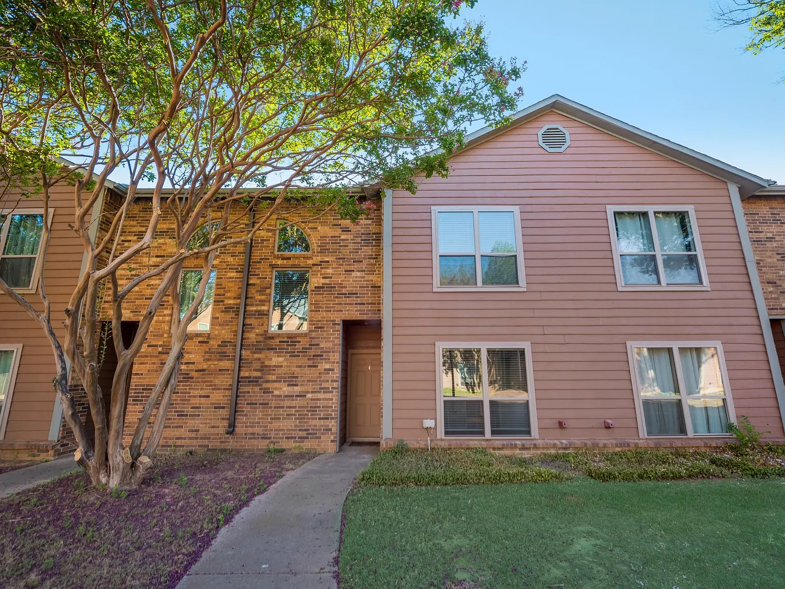 2 bed, 2.5 bath, 1517 sqft, $1,995 — Photo 2