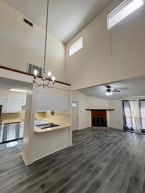 2 bed, 2.0 bath, 1234 sqft, $1,450 — Photo 1