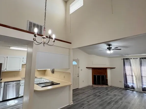 5490 Sleepy Hollow Dr, Baton Rouge, LA 70817