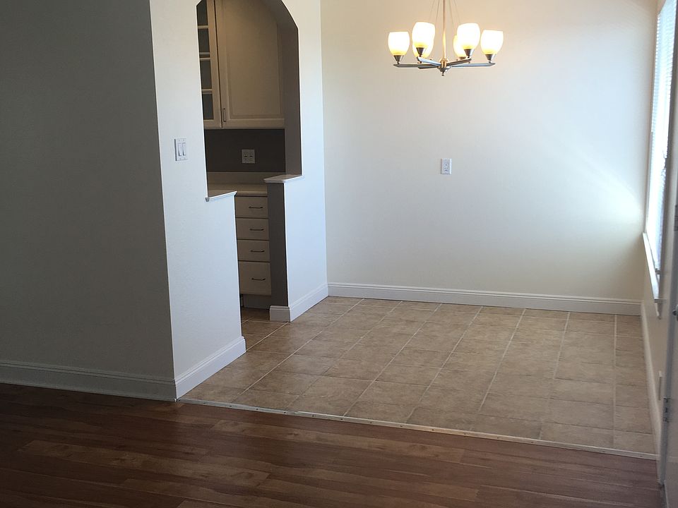 1st image of 840 Waller St APT 6