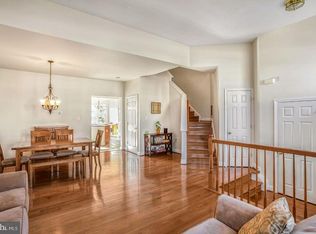 689 McLeary Sq SE, Leesburg, VA 20175