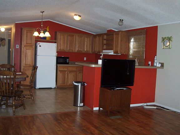 4th image of 61 Portia Ave