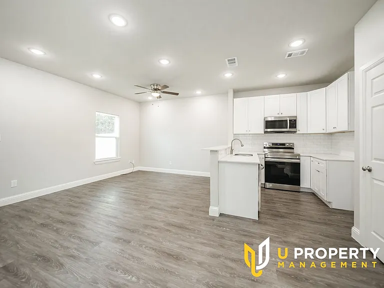 1014 W Ford St — Photo 5