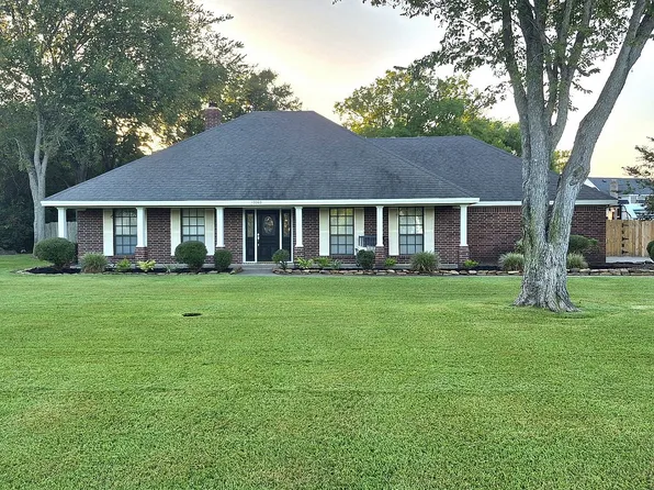 13303 Bay Place Dr, Beach City, TX 77523