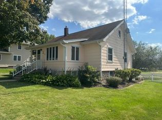 305 E 2nd St, Chadwick, IL 61014