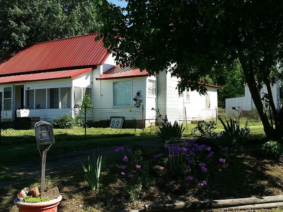 Farmhouse for sale in 72958
