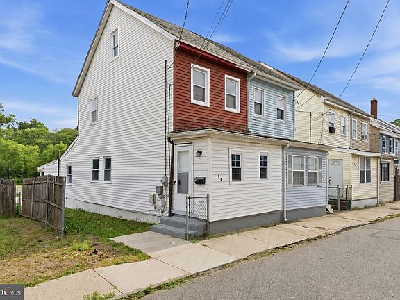 2nd image of 24 W Monroe St