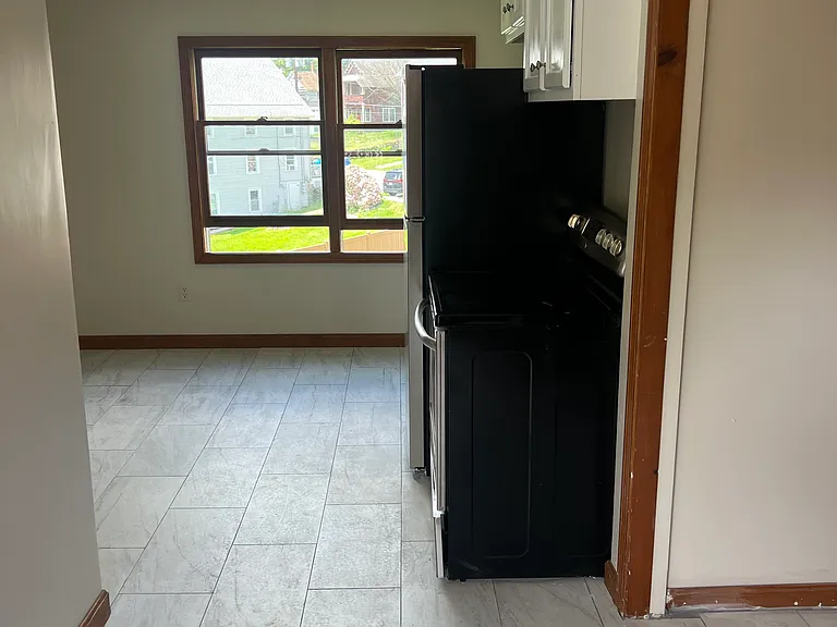 21 Clarke St #B — Photo 18