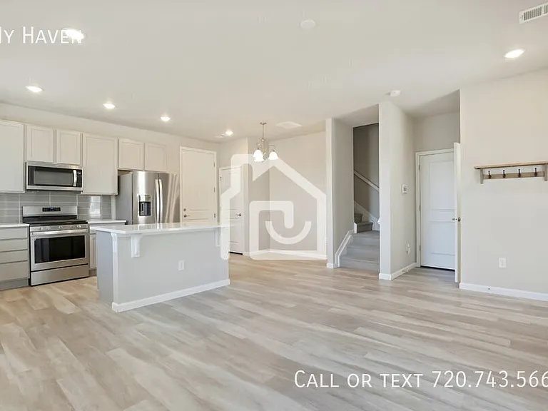 1320 Hoyt St #6 — Photo 9