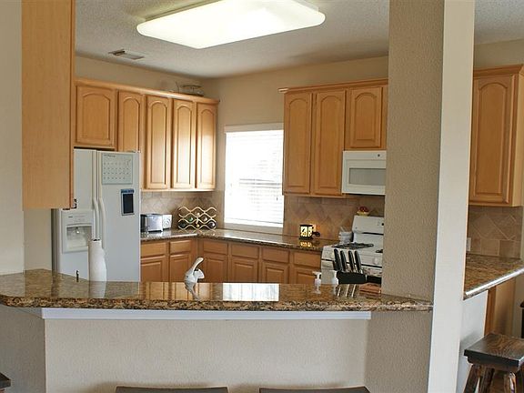 2nd image of 823 Deer Hollow Dr