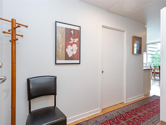 5th image of 391 Tyee Rd #406