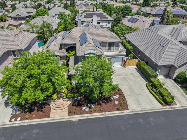 1606 E Shadow Creek Dr, Fresno, CA 93730