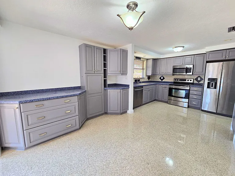 2101 Alvarado Ln — Photo 7