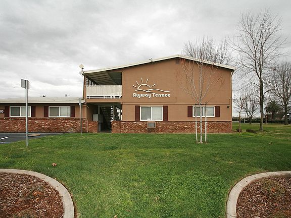 Skyway Terrace Apartments Exterior