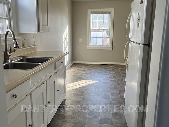 3rd image of 4621 S Detroit Ave