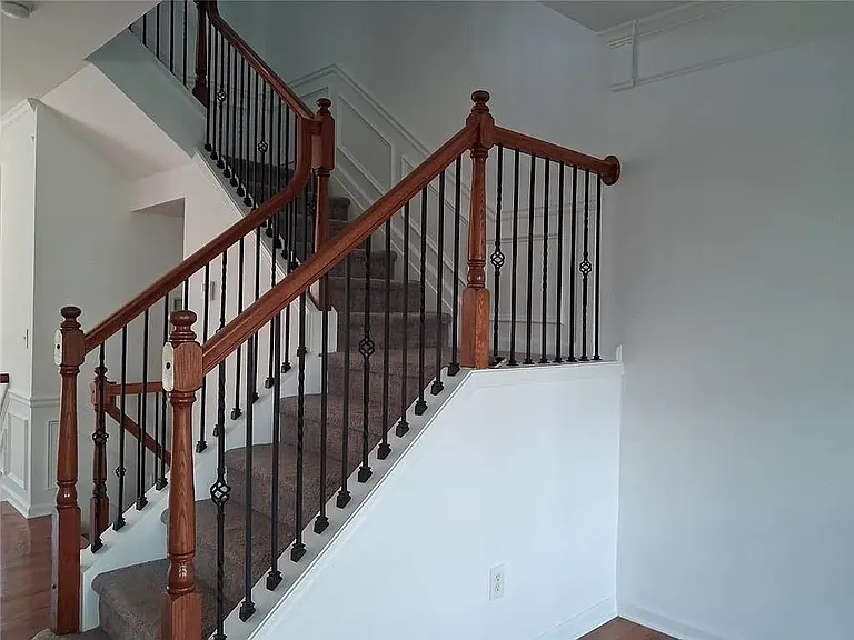 1377 Thornborough Dr — Photo 1