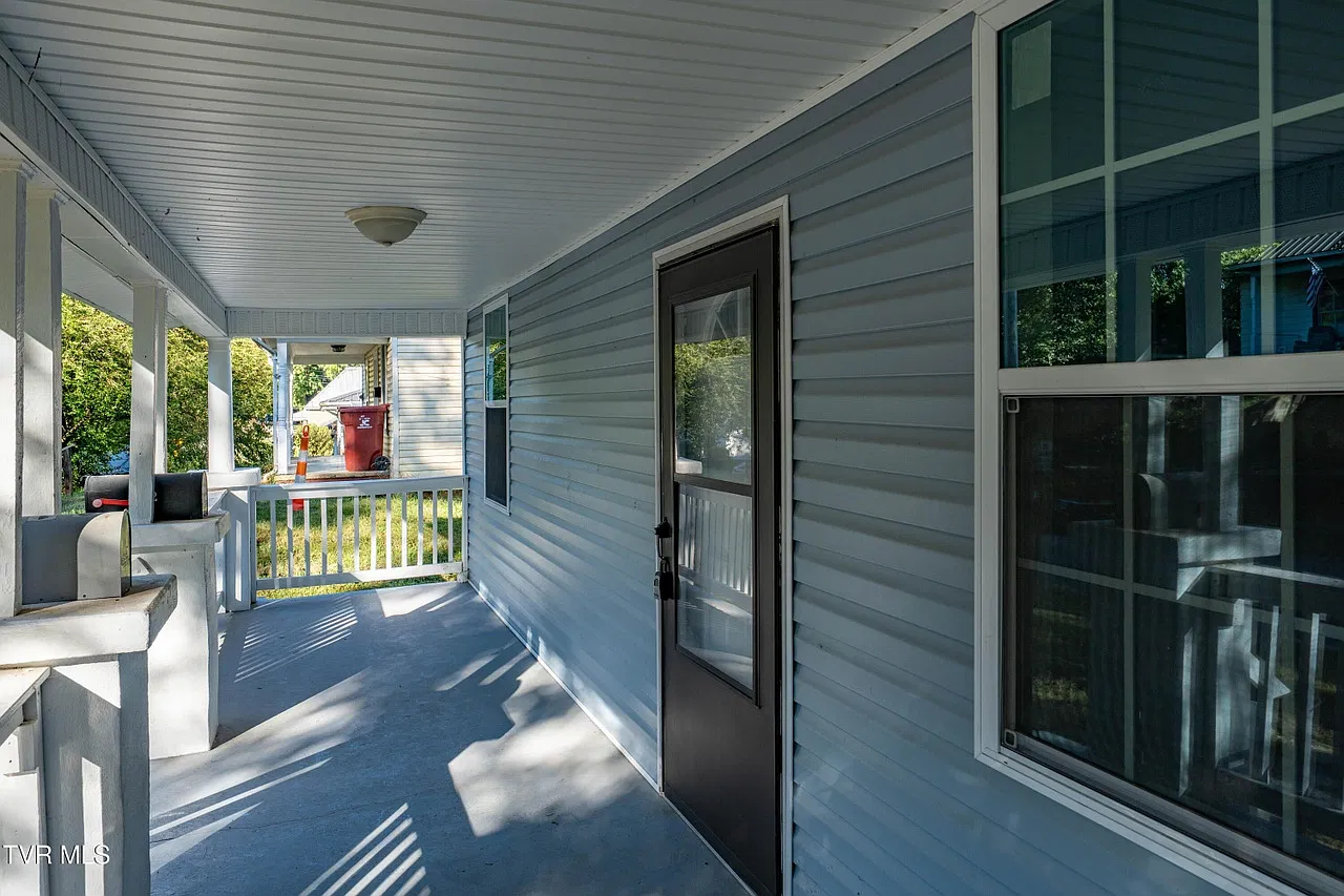 2 bed, 907 sqft, $900 — Photo 2