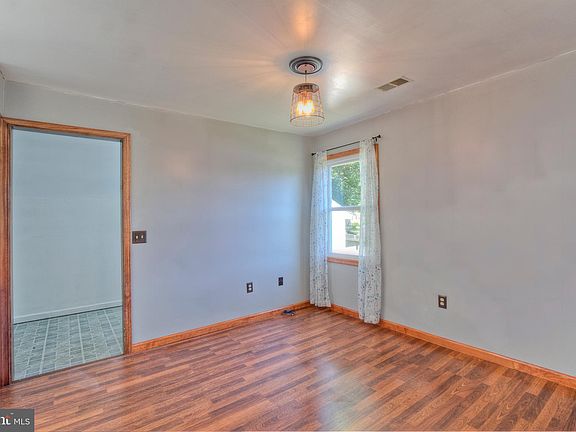 4th image of 10411 Skinner Hill Dr