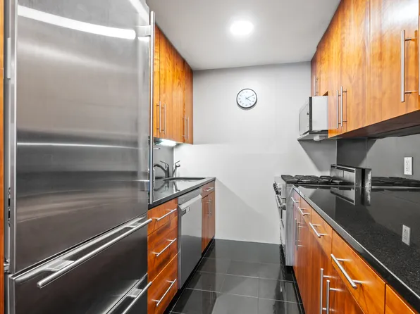 343 East 30th Street image 3 of 17