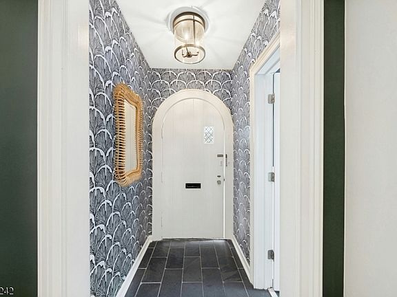 5th image of 23 Broadview Ave
