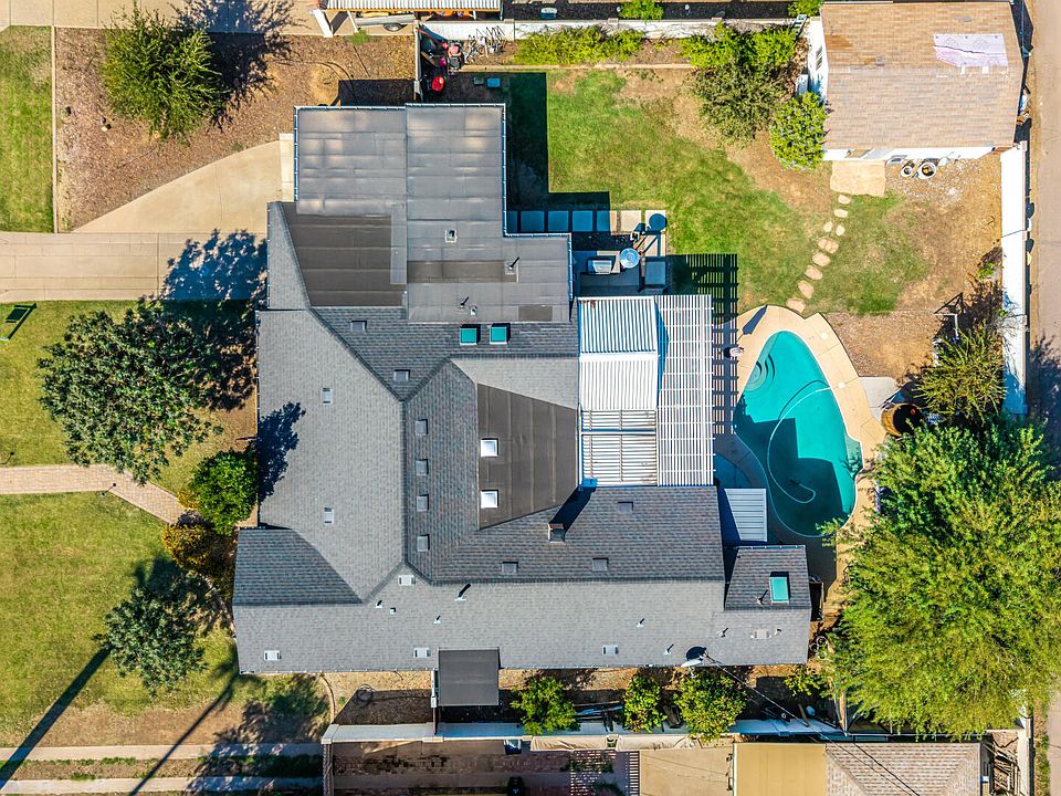 1st image of 2221 N LAUREL Avenue