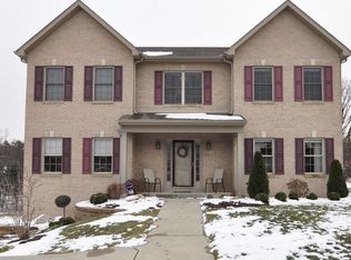 3 Pin Oak Ct, Plum, PA 15239