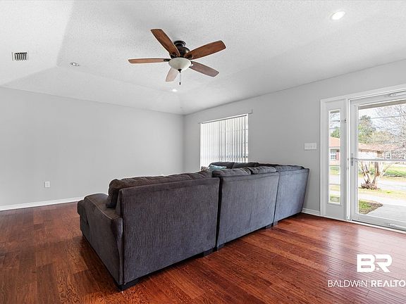 3rd image of 6363 Woodside Dr N
