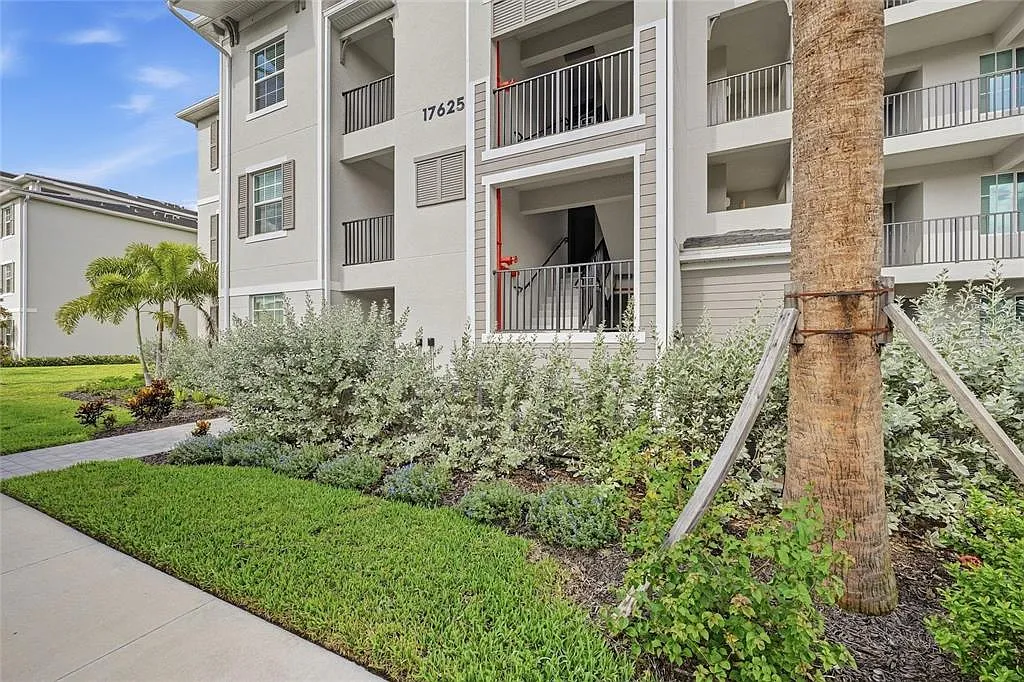 2 bed, 2.0 bath, 1236 sqft, $5,500 — Photo 2