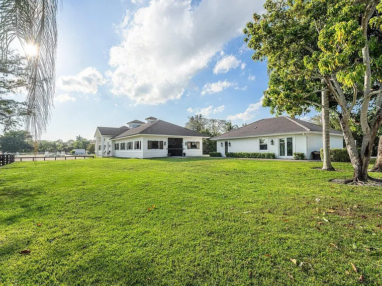 1382 Clydesdale Ave — Photo 20
