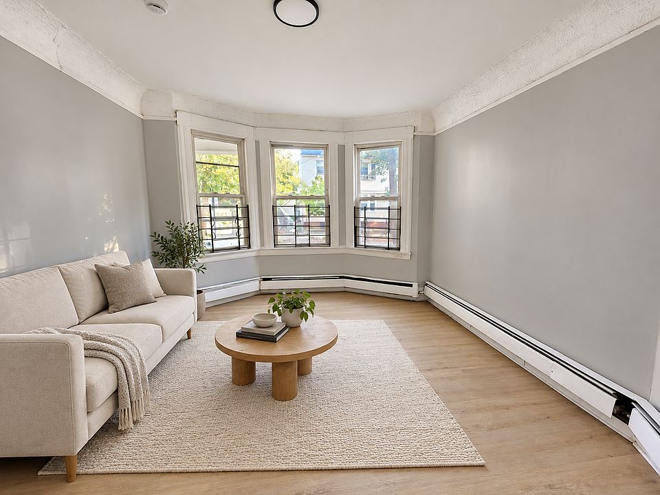 1st image of 644 15th Ave #101
