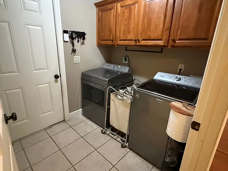 637 N Spout Spring St — Photo 16