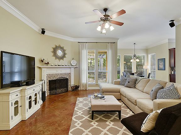 3rd image of 239 Autumn Woods Dr