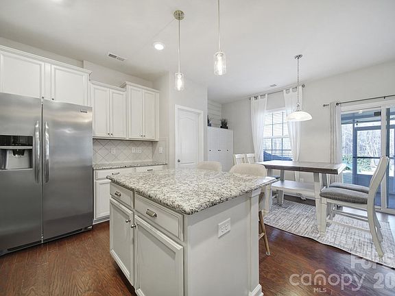 2nd image of 115 Lassen Ln