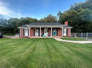 136 Wagoner Dr, Mount Airy, NC 27030