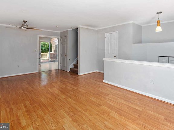 4th image of 1310 Farley Ct S