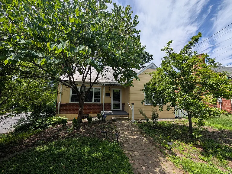 1319 Riverdale Dr — Photo 2